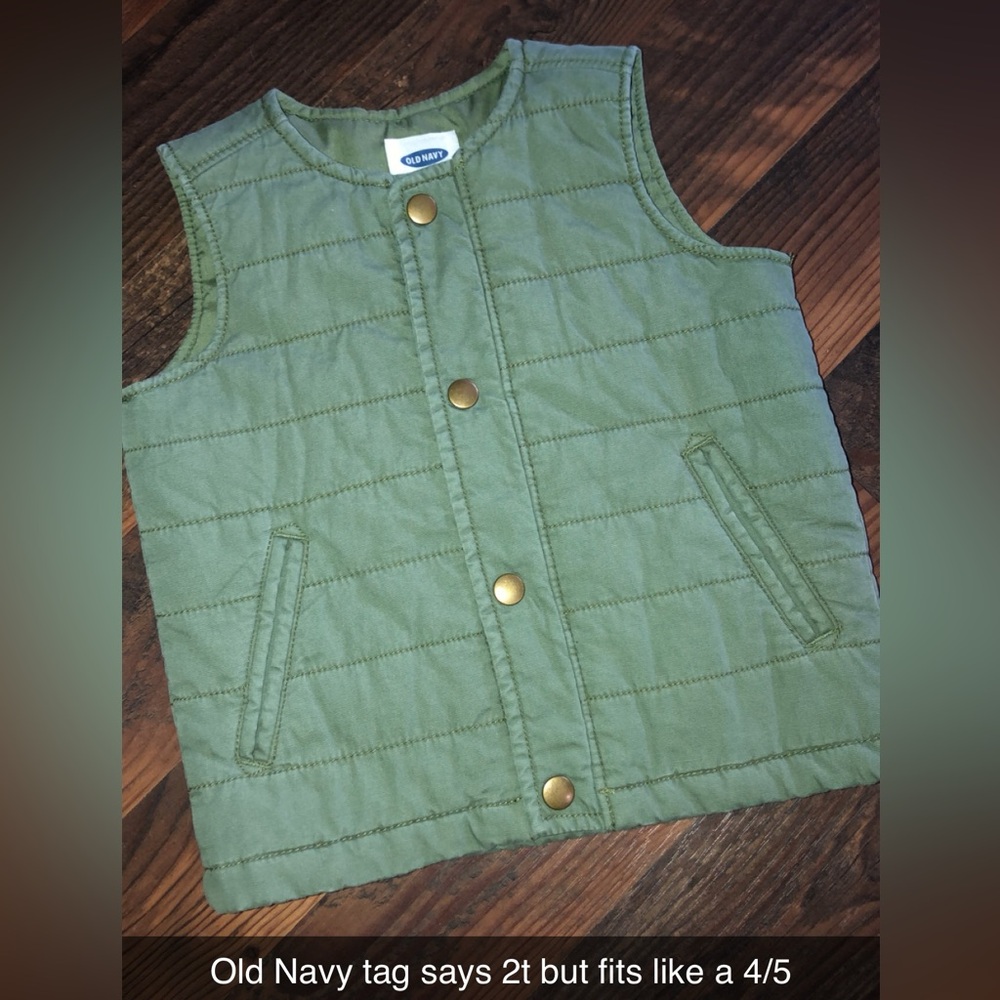 Old Navy Olive Green Vest 2T but fits like a 4/5 VGUC